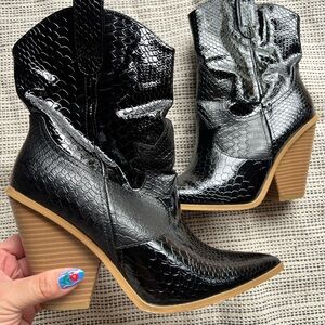 Cape Robbin Black Ankle Boots with Chunky Heel and Textured Finish